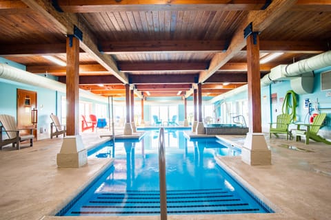 Indoor pool, sun loungers