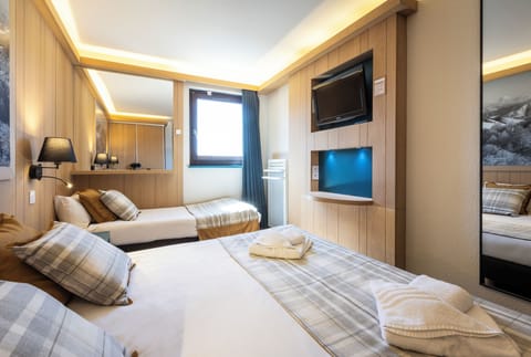 Superior Triple Room | In-room safe, free WiFi, bed sheets