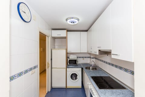 Standard Apartment, 1 Bedroom | Private kitchen | Coffee/tea maker, electric kettle