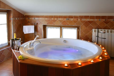 Junior Suite | Jetted tub