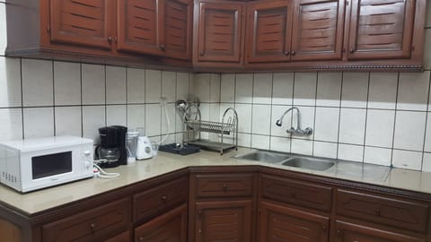 Premium Apartment, 1 Bedroom, City View | Private kitchen