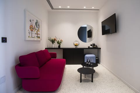 MAP Suites | Living area | Flat-screen TV