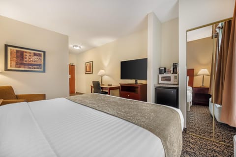 Standard Room, 1 King Bed, Accessible, Non Smoking | Desk, blackout drapes, iron/ironing board, free WiFi