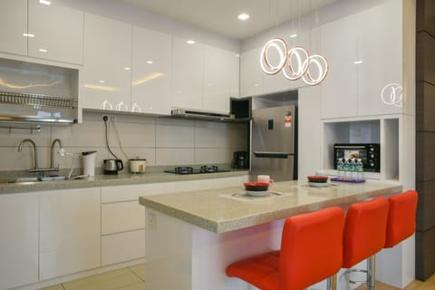 1 Bedroom Deluxe | Private kitchen | Full-size fridge, microwave, stovetop, electric kettle