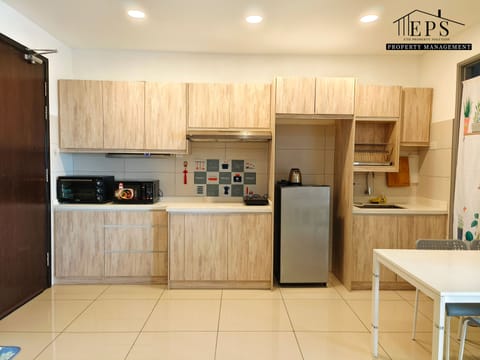 1 Bedroom Deluxe | Private kitchen | Full-size fridge, microwave, stovetop, electric kettle