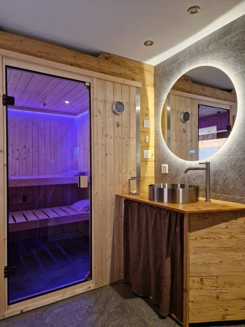 Sauna, steam room