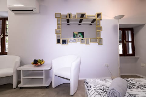 Apartment (2. V) | Living area | Flat-screen TV