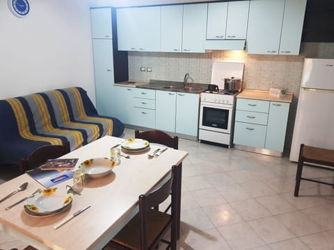 Apartment, 2 Bedrooms (Trilocale Savonarola 5 posti) | Private kitchen | Full-size fridge, oven, stovetop, cookware/dishes/utensils