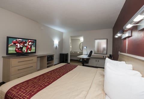 Superior Room, 1 King Bed, Non Smoking | Blackout drapes, free cribs/infant beds, free WiFi, bed sheets