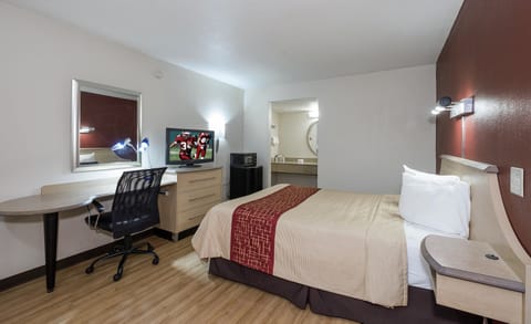 Standard Room, 1 Queen Bed, Non Smoking | Blackout drapes, free cribs/infant beds, free WiFi, bed sheets