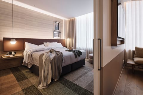 Executive Suite (Rydges) | Premium bedding, pillowtop beds, minibar, in-room safe