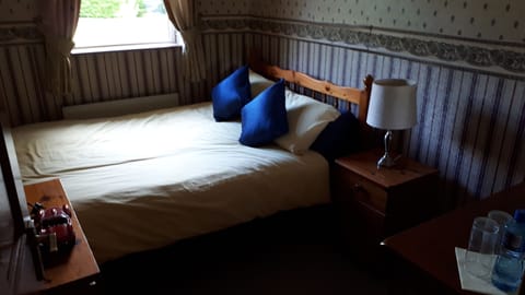 Double Room, Shared Bathroom (No Pets Allowed) | Individually decorated, individually furnished, free WiFi, bed sheets