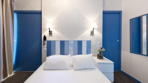 In-room safe, desk, soundproofing, free cribs/infant beds