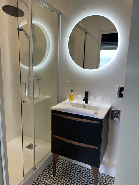 Standard Triple Room, Sea View | Bathroom | Hair dryer, towels