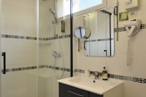 Premium Double Room | Bathroom | Hair dryer