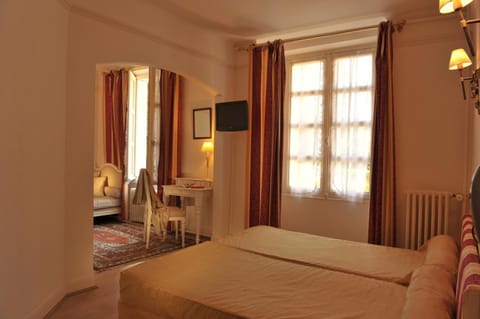 Desk, blackout drapes, free WiFi, bed sheets