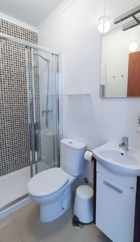 Standard Double Room | Bathroom | Shower, hair dryer, towels