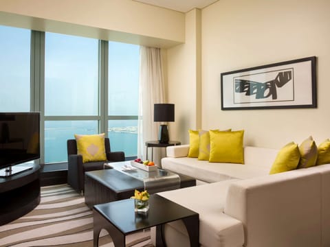 Prestige Suite with Club Access and Sea or City View | Minibar, in-room safe, individually decorated, individually furnished