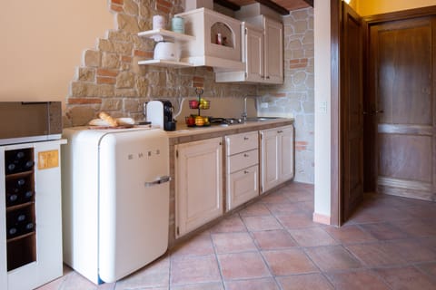 Apartment, Annex Building (Quercia 1) | Private kitchen | Full-size fridge, microwave, stovetop, espresso maker