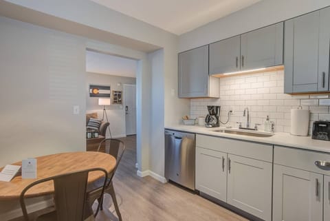 Apartment (2 Bedrooms) | Private kitchen | Oven, electric kettle