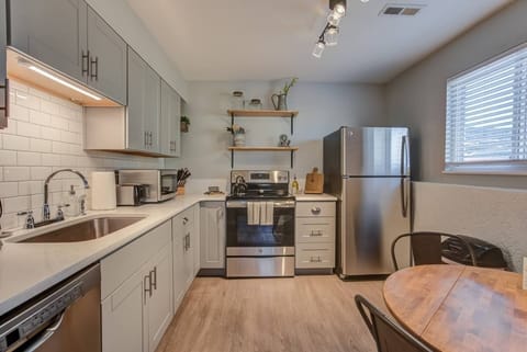 Apartment (2 Bedrooms) | Private kitchen | Oven, electric kettle