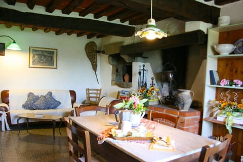 Villa, 2 Bedrooms | In-room dining