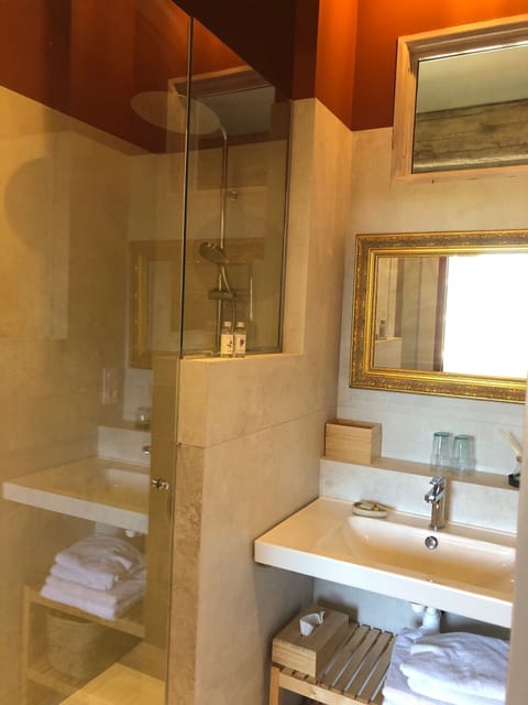 Superior Double Room, Garden View (Occitane) | Bathroom | Shower, rainfall showerhead, free toiletries, hair dryer