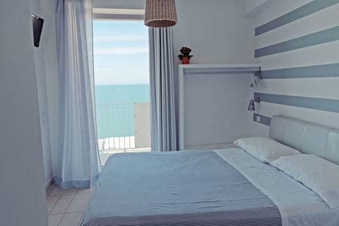 Double Room, Sea View | Premium bedding, pillowtop beds, free cribs/infant beds, rollaway beds