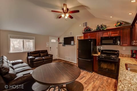 House (2 Bedrooms) | Living room | Smart TV, Hulu, streaming services