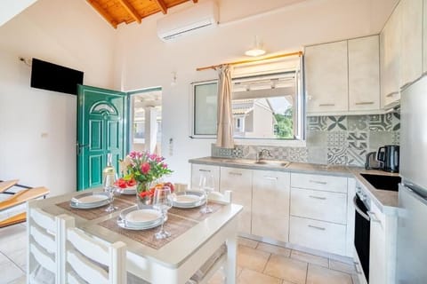 Premium Duplex | Private kitchen | Fridge, stovetop, coffee/tea maker, electric kettle