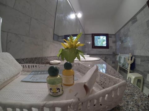 Twin Room | Bathroom amenities | Shower, free toiletries, bidet, towels