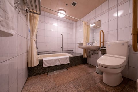 Twin Room, Non Smoking | Bathroom | Combined shower/tub, free toiletries, hair dryer, bathrobes