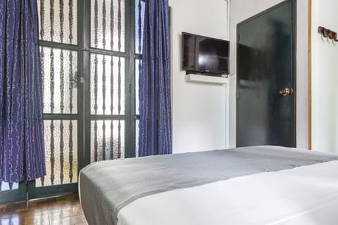 Standard Double Room | Minibar, desk, rollaway beds, free WiFi