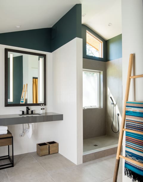 Combined shower/tub, free toiletries, hair dryer, bathrobes