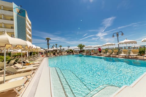 Outdoor pool, pool umbrellas, sun loungers