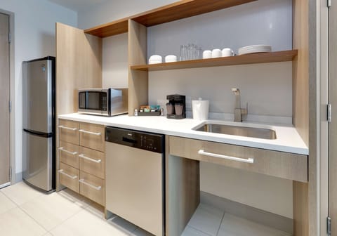 Studio, 1 King Bed, Accessible (Mobility & Hearing, Roll-in Shower) | Private kitchen | Coffee/tea maker