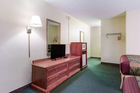 In-room safe, individually decorated, individually furnished, desk