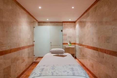 Couples treatment rooms, sauna, spa tub, body treatments, hydrotherapy