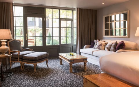 Suite (Open Plan) | In-room safe, individually decorated, desk, iron/ironing board