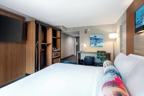 aloft, Room, 1 King Bed | Pillowtop beds, in-room safe, desk, blackout drapes