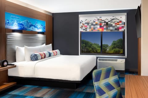 aloft, Room, 1 King Bed | Pillowtop beds, in-room safe, desk, blackout drapes