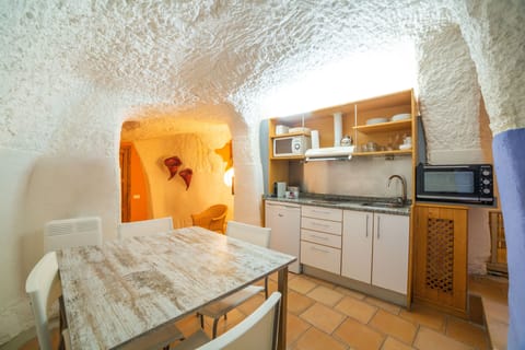 House Cave, from 2 to 4 people | Private kitchen | Fridge, microwave, stovetop, coffee/tea maker