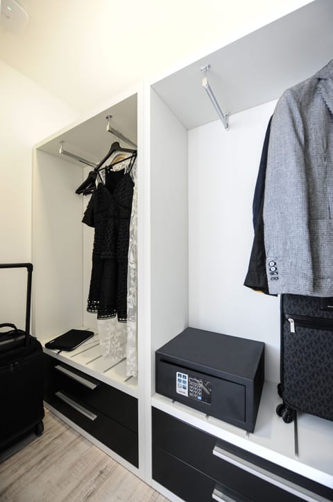 Junior Suite | Minibar, in-room safe, desk, soundproofing