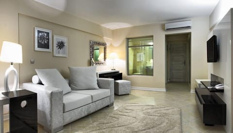 Suite | Living area | Flat-screen TV