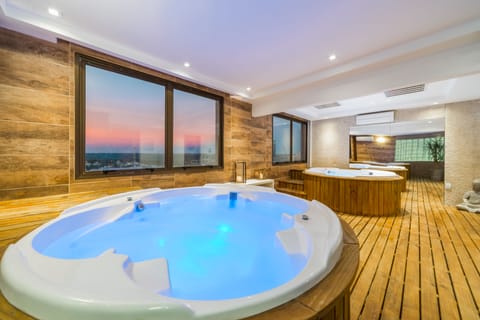 Indoor spa tub