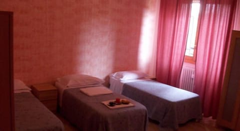 Hypo-allergenic bedding, desk, soundproofing, free WiFi