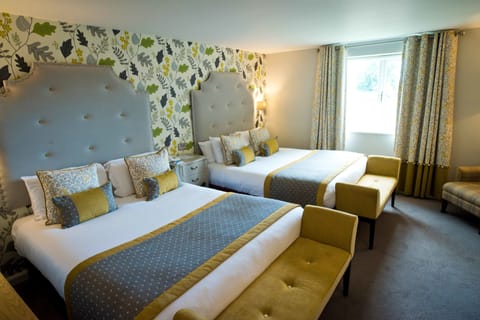 Standard Twin Room | In-room safe, desk, iron/ironing board, free WiFi