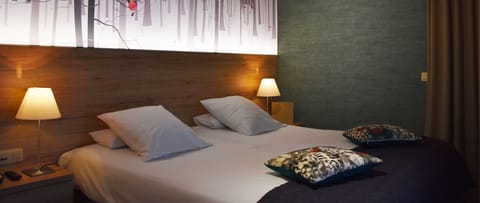 Premium bedding, down comforters, minibar, in-room safe