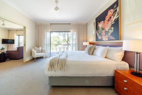 Superior Suite, Vineyard View | Premium bedding, pillowtop beds, minibar, in-room safe