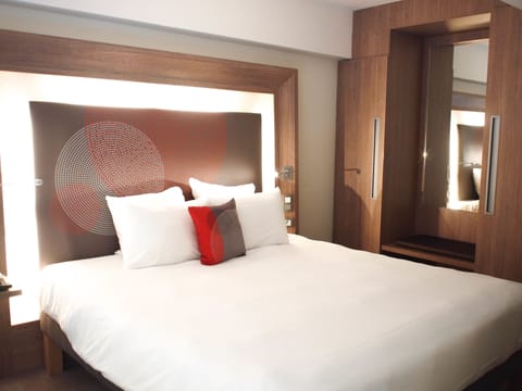 Suite, 1 Double Bed with Sofa bed | Minibar, in-room safe, desk, soundproofing